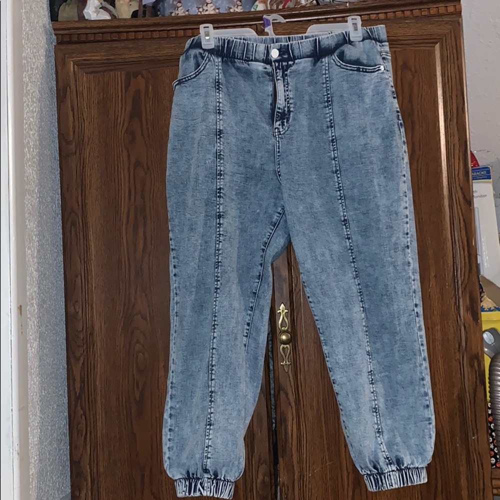 parachute jeans
